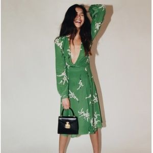 Realisation Par The Violette Green / Sz M